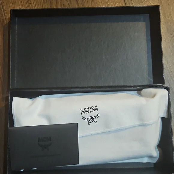 MCM VISETOS LANYARD CARD CASE - Picture 8 of 12